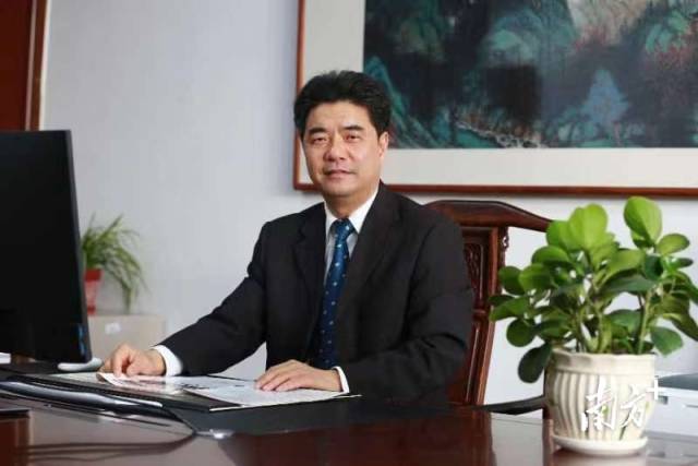星空体育·(China)官方网站党委书记胡钦太。