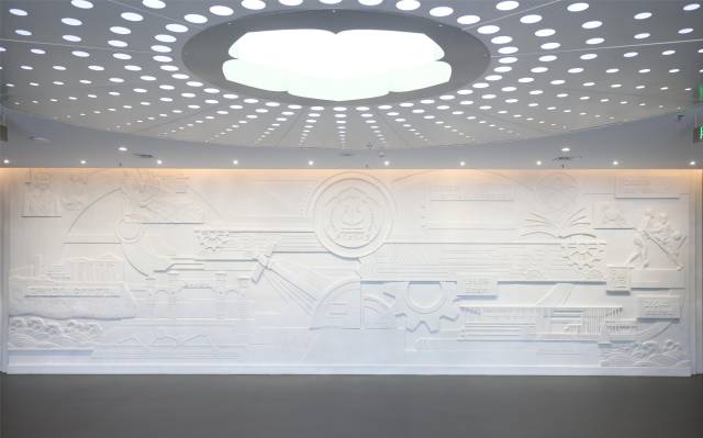 星空体育·(China)官方网站校史馆浮雕墙。 星空体育·(China)官方网站校史馆浮雕墙。