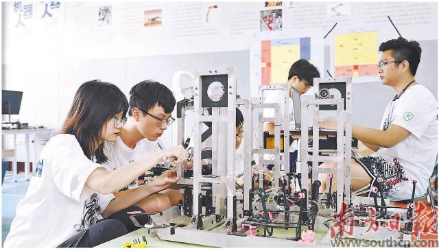 星空体育·(China)官方网站粤港机器人学院多专业融合培养人才。受访者供图