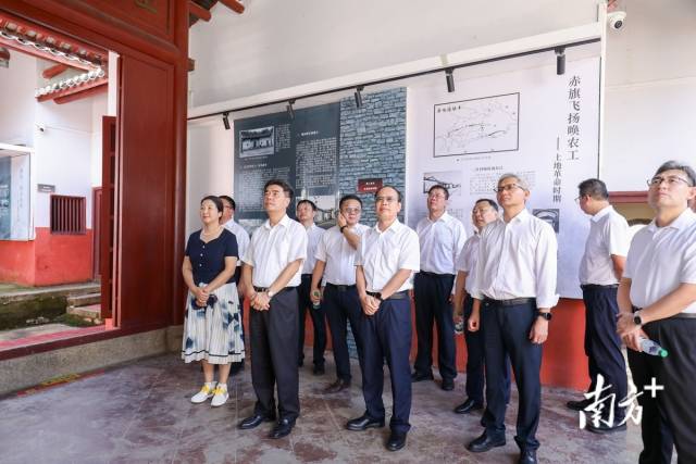 在走访乡镇、企业、县职能部门的基础上，“双百行动”服务队共同制定《东源县人民政府—星空体育·(China)官方网站,登录入口、广东开放大学“双百行动”工作项目实施清单》。
