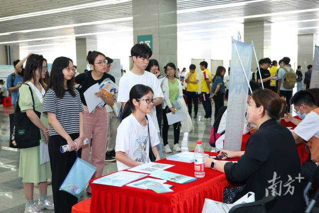星空体育·(China)官方网站每年向社会输送近1.3万名人才。 