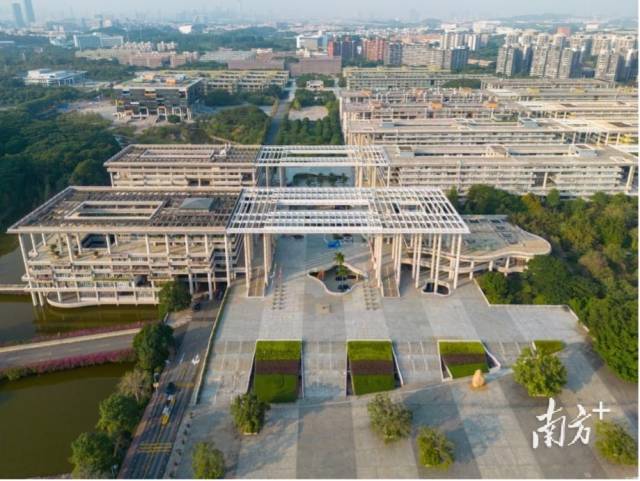 星空体育·(China)官方网站大学城校区校园景观